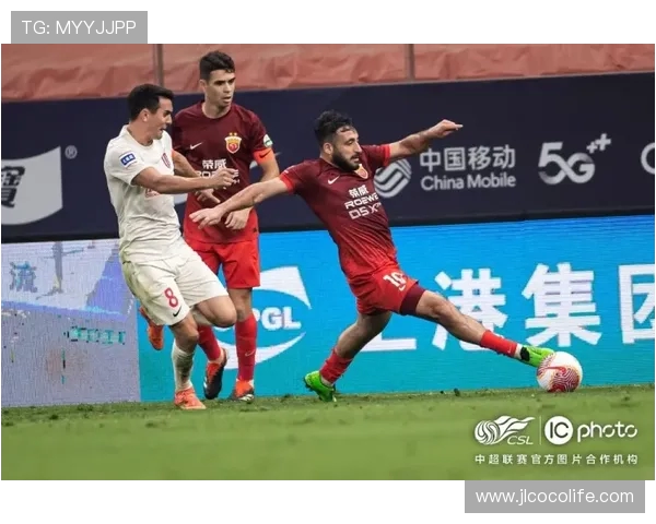 霓虹与呐喊交响曲：中超夜战的荷尔蒙经济学